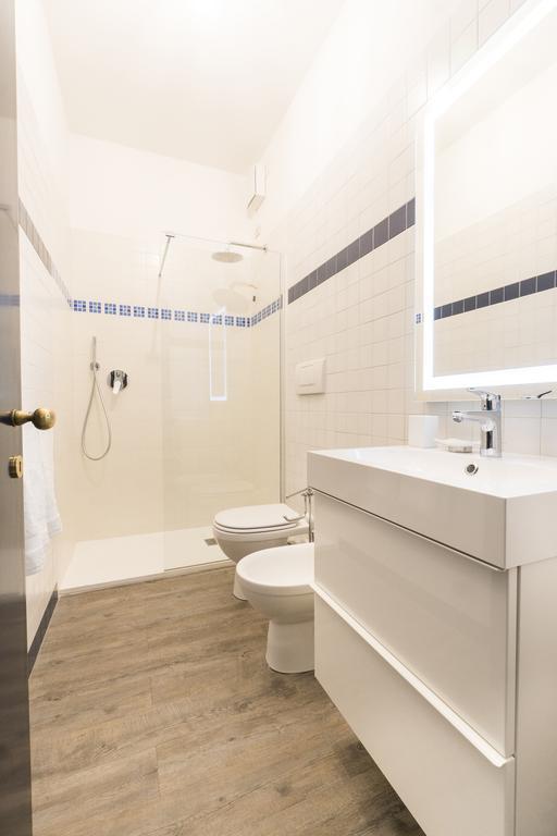 Dante Suite Private Parking Bologna Bagian luar foto
